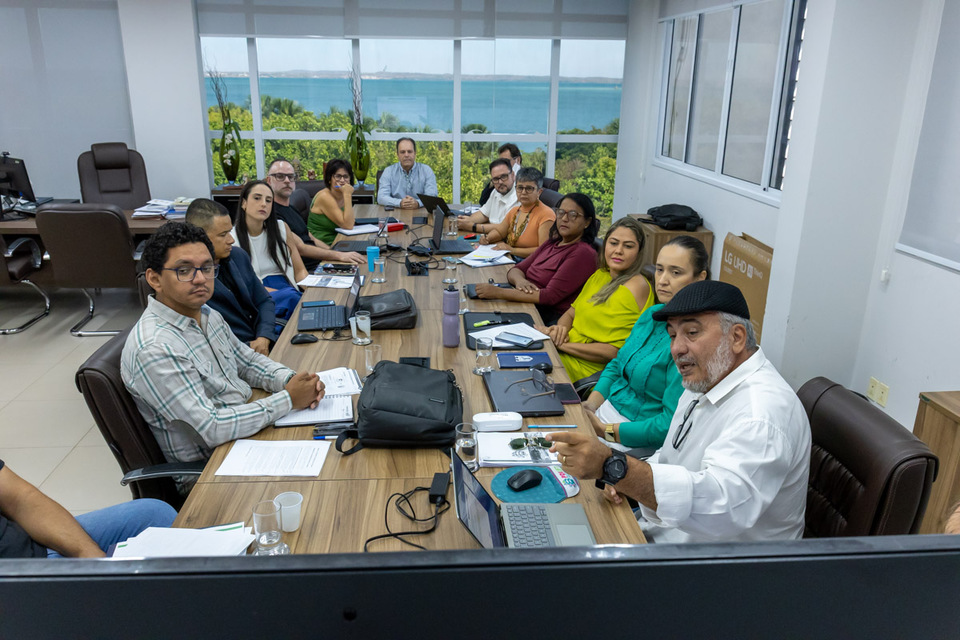 pessoas da gestão da UFT reunidas